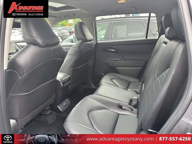 Used 2024 Toyota Highlander XLE AWD/4WD image 14
