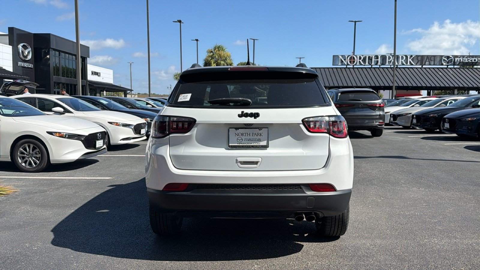 Used 2022 Jeep Compass Latitude FWD image 5