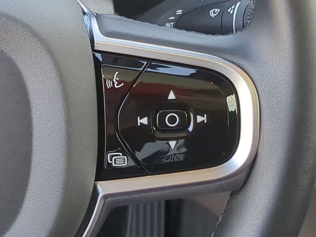 Certified 2026 Volvo XC90 B6 Plus AWD/4WD image 23