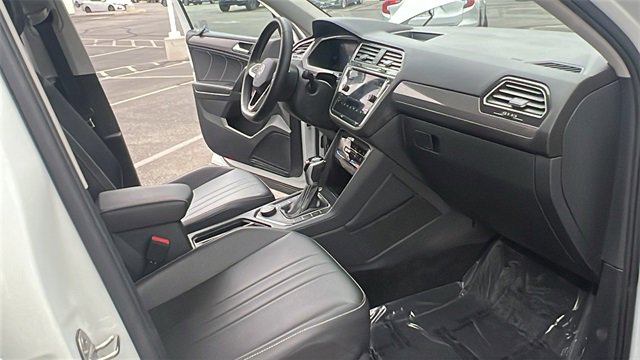 Used 2023 Volkswagen Tiguan SE image 13