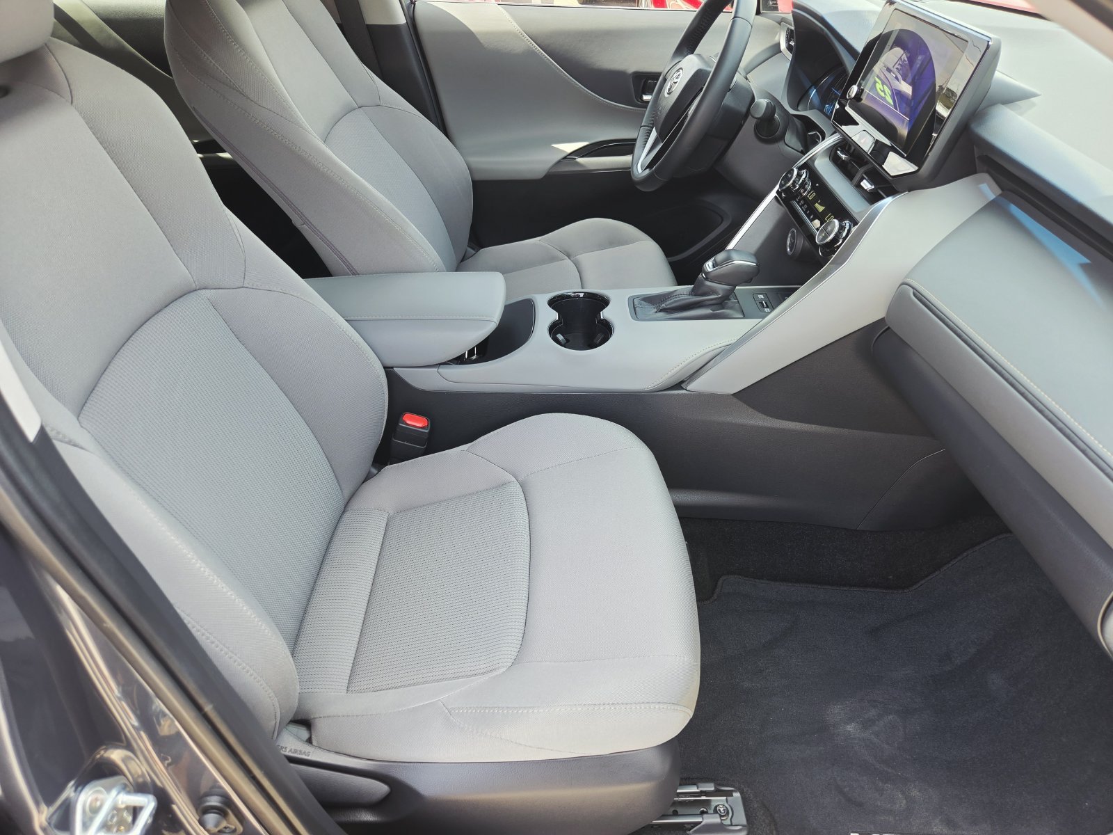 Used 2024 Toyota Venza LE AWD/4WD image 13