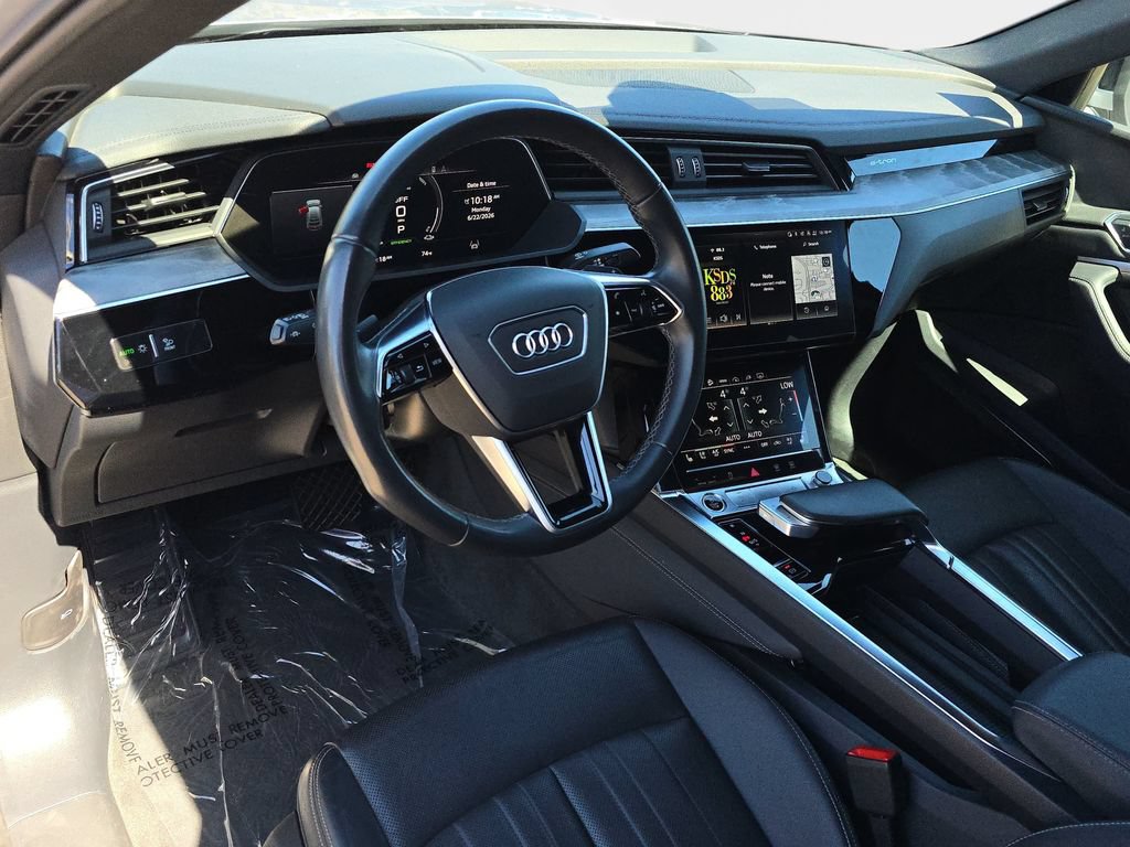 Used 2023 Audi e-tron Premium Plus w/ Premium Plus Package AWD/4WD image 19
