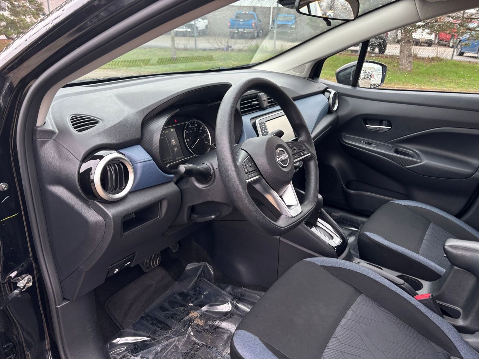 Used 2025 Nissan Versa SV image 32