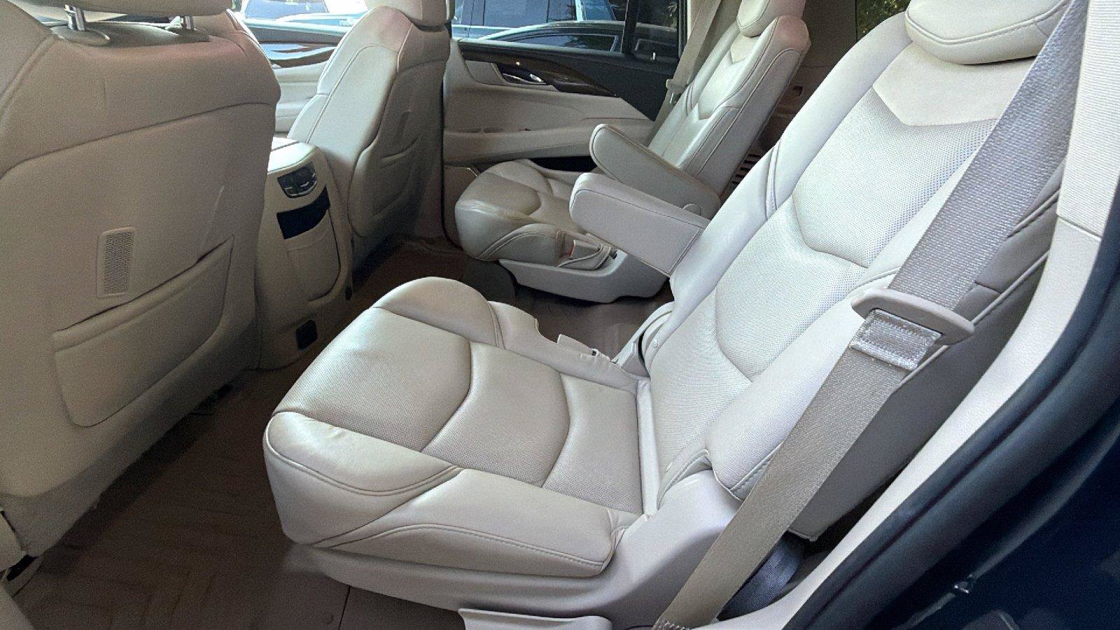 Used 2020 Cadillac Escalade Luxury RWD image 24