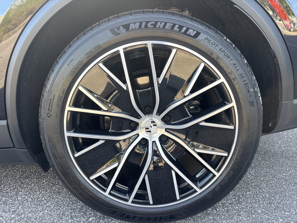 Used 2025 Porsche Macan Electric image 13