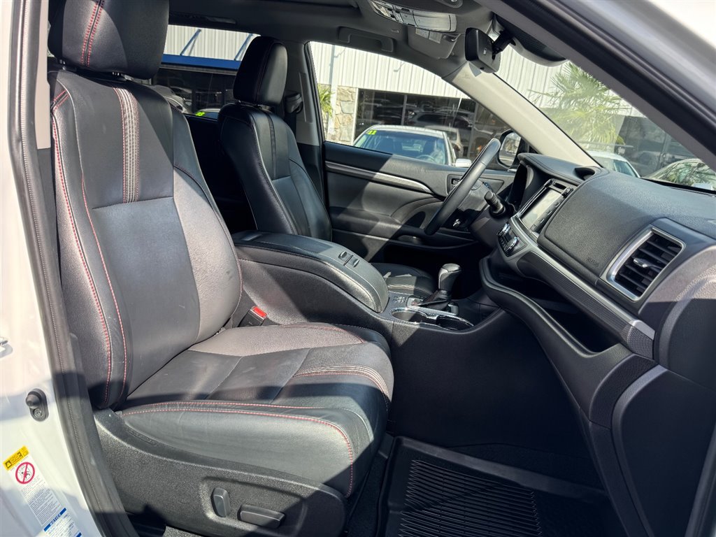 Used 2019 Toyota Highlander SE AWD/4WD image 19