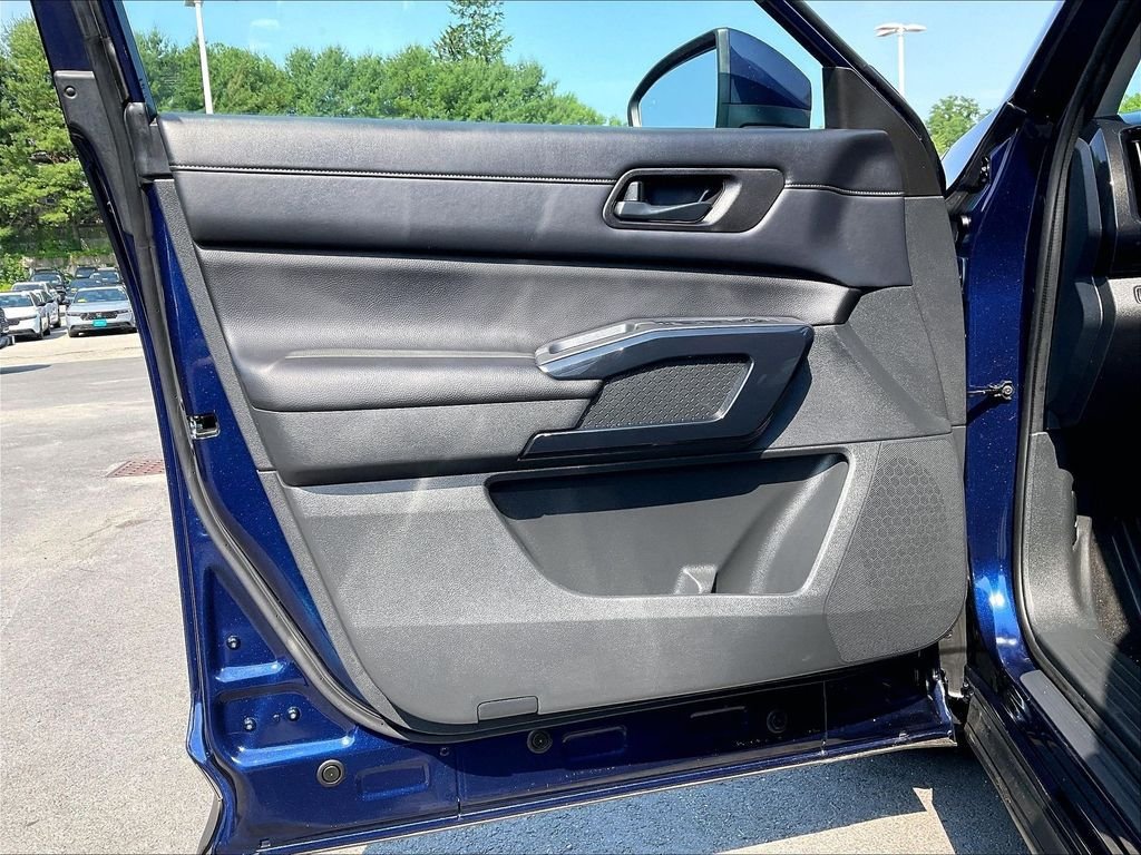 Used 2024 Nissan Pathfinder SV AWD/4WD image 9