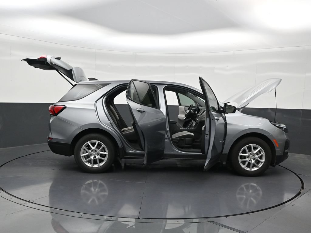 Used 2023 Chevrolet Equinox LS FWD image 32