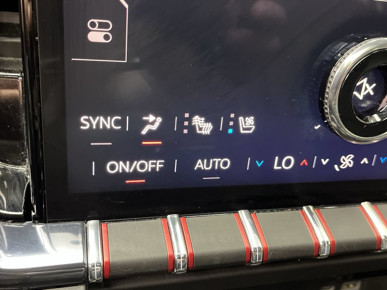 Certified 2025 GMC Yukon XL AT4 w/ AT4 Premium Package AWD/4WD image 26