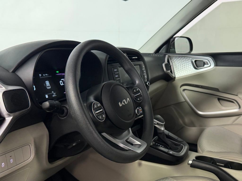 Used 2025 Kia Soul LX image 22