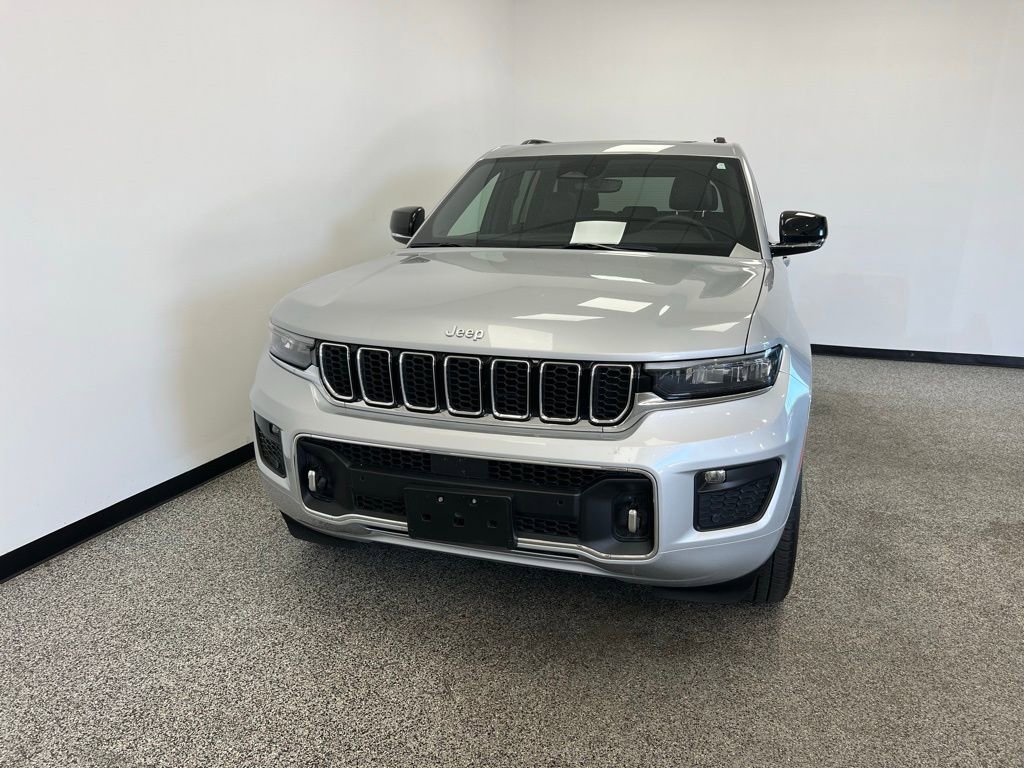 Used 2024 Jeep Grand Cherokee Overland image 3