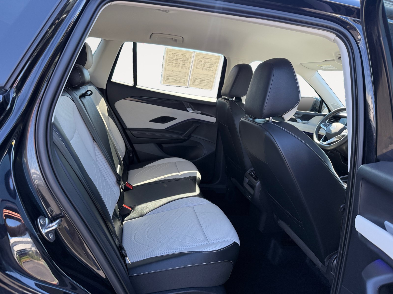 Certified 2025 Volkswagen Tiguan SE AWD/4WD image 18