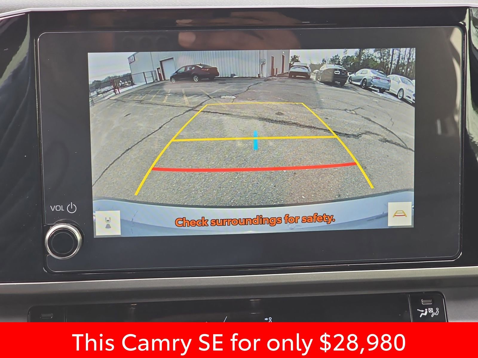 Used 2025 Toyota Camry SE image 28