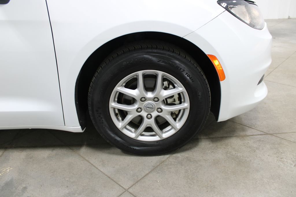 Used 2024 Chrysler Voyager LX FWD image 38