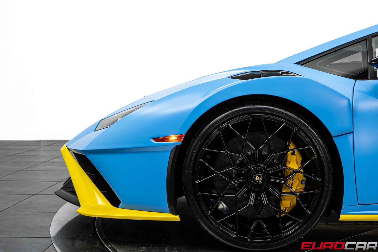 Used 2022 Lamborghini Huracan STO image 14