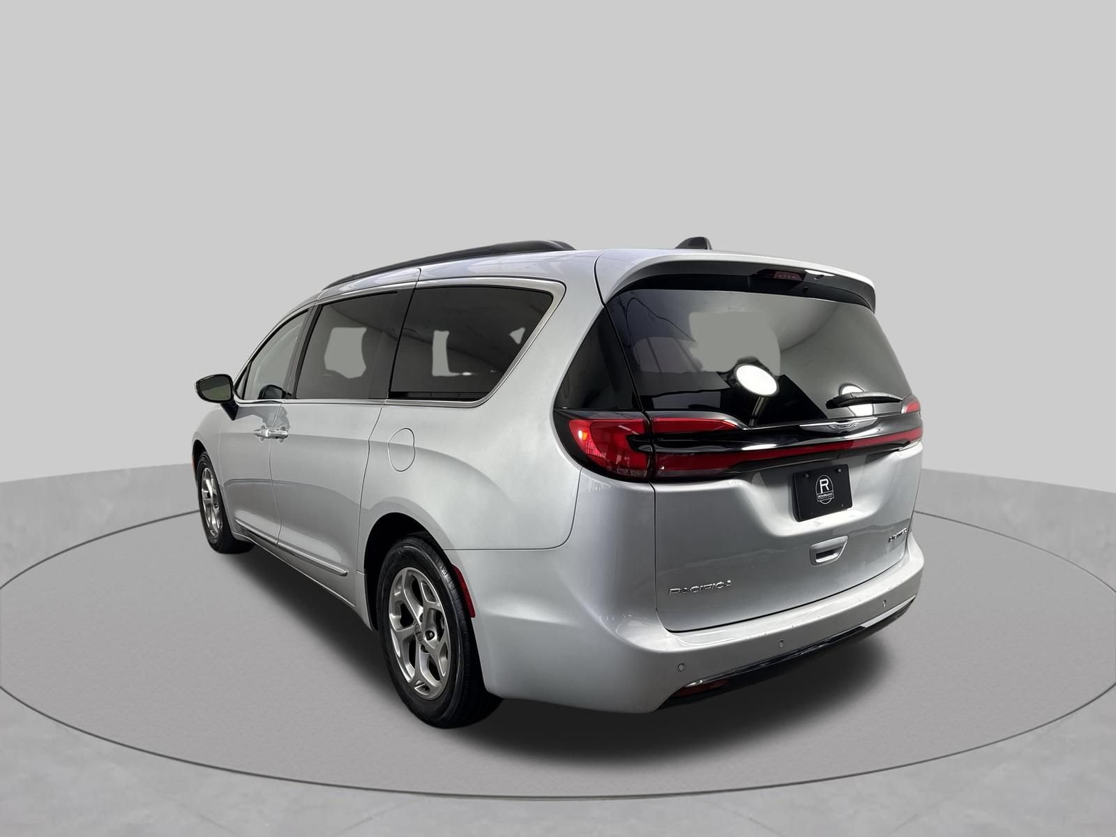 Used 2023 Chrysler Pacifica Limited FWD image 32