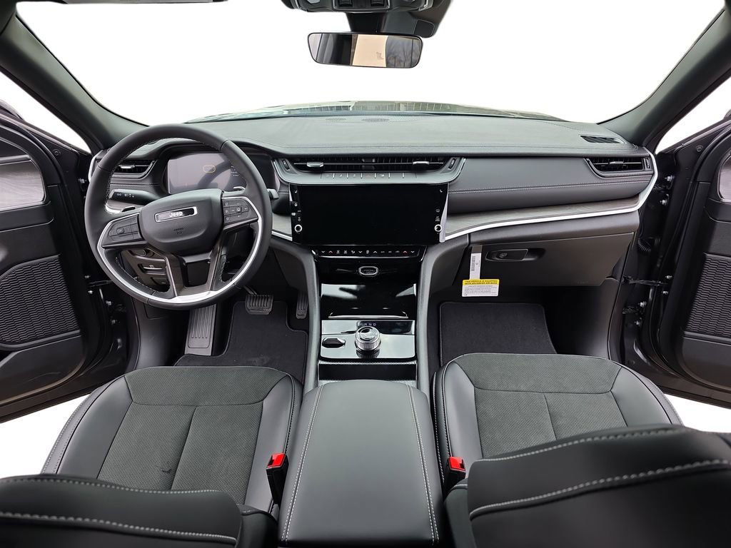 New 2026 Jeep Grand Cherokee Altitude image 9