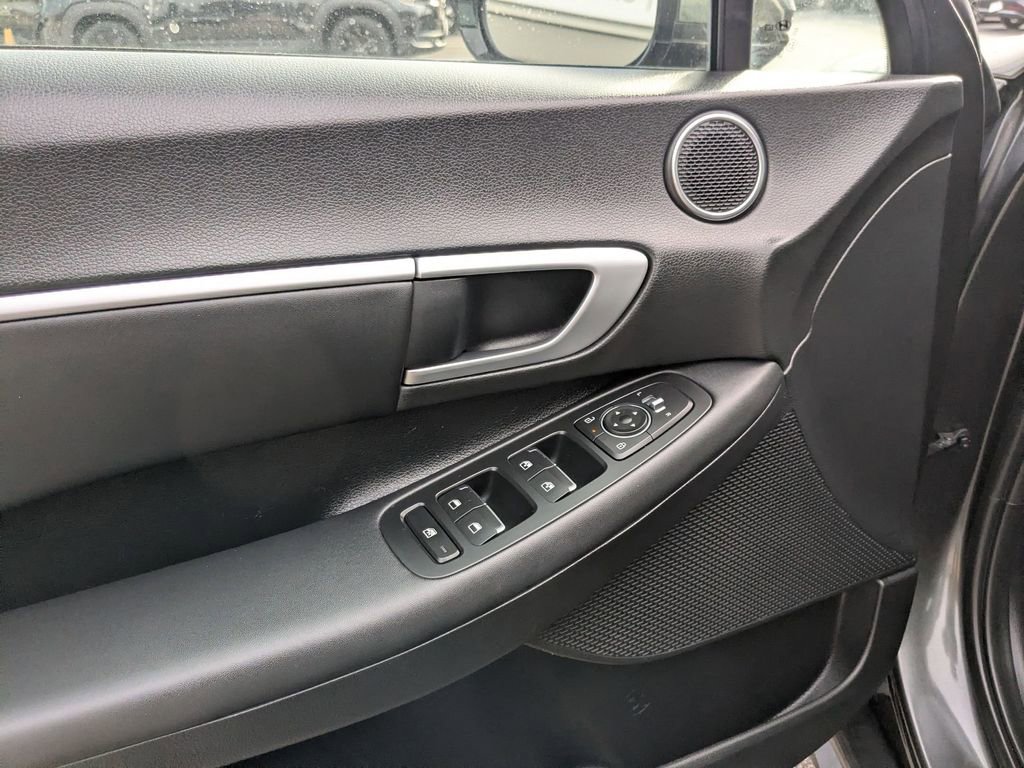Used 2025 Hyundai Sonata SEL FWD image 14