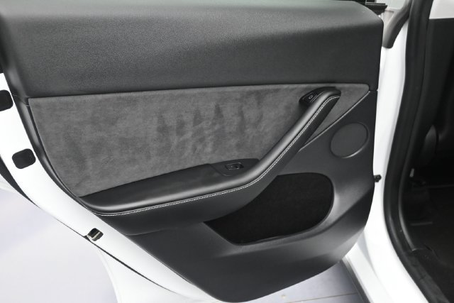 Used 2023 Tesla Model Y Long Range AWD/4WD image 23
