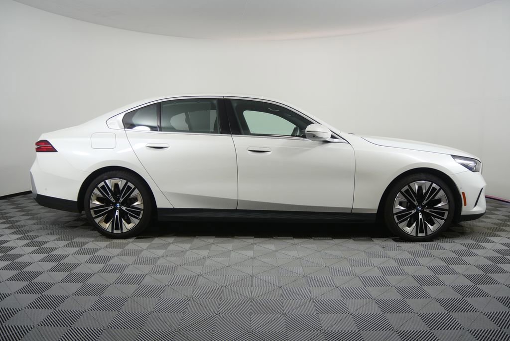 Certified 2025 BMW 530i RWD image 2