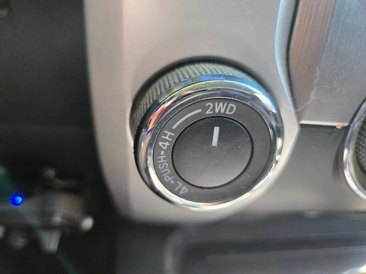 Used 2014 Toyota Tundra Limited w/ Limited Premium Package image 18