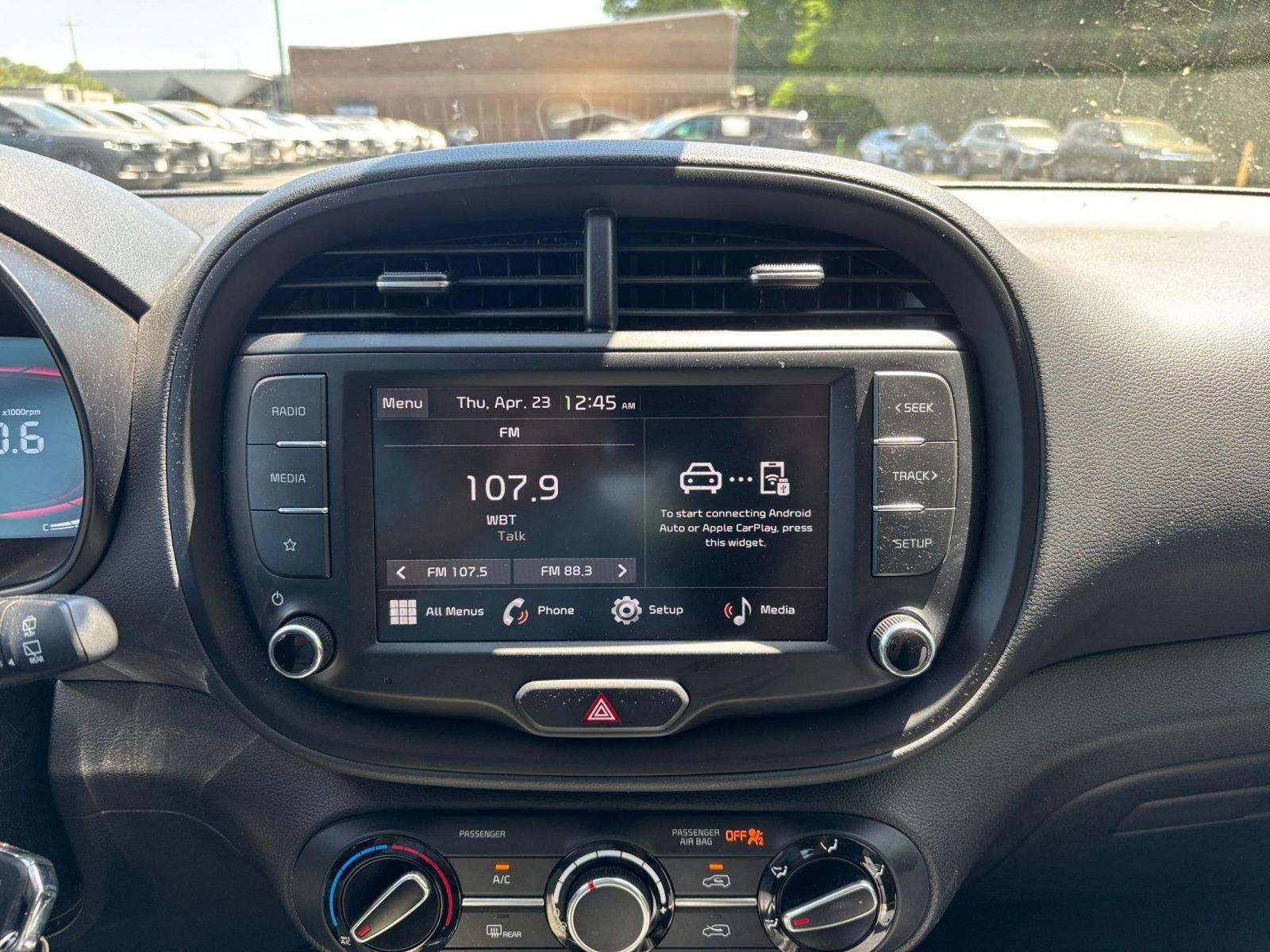Used 2025 Kia Soul LX w/ LX Technology Package FWD image 20