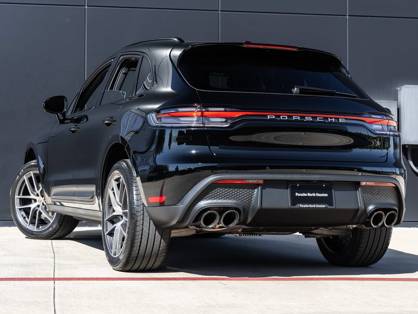 Certified 2026 Porsche Macan AWD/4WD image 3