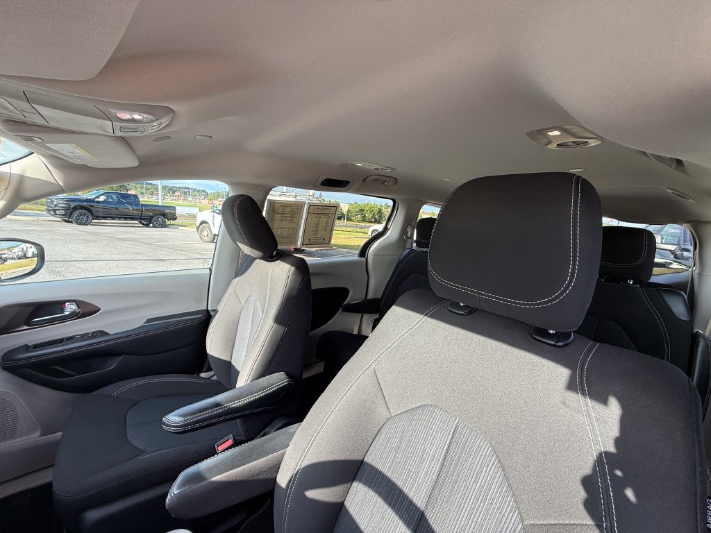 Used 2023 Chrysler Voyager LX FWD image 21