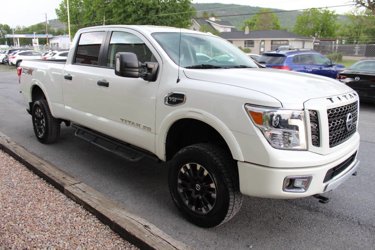 Used 2019 Nissan Titan PRO-4X image 5