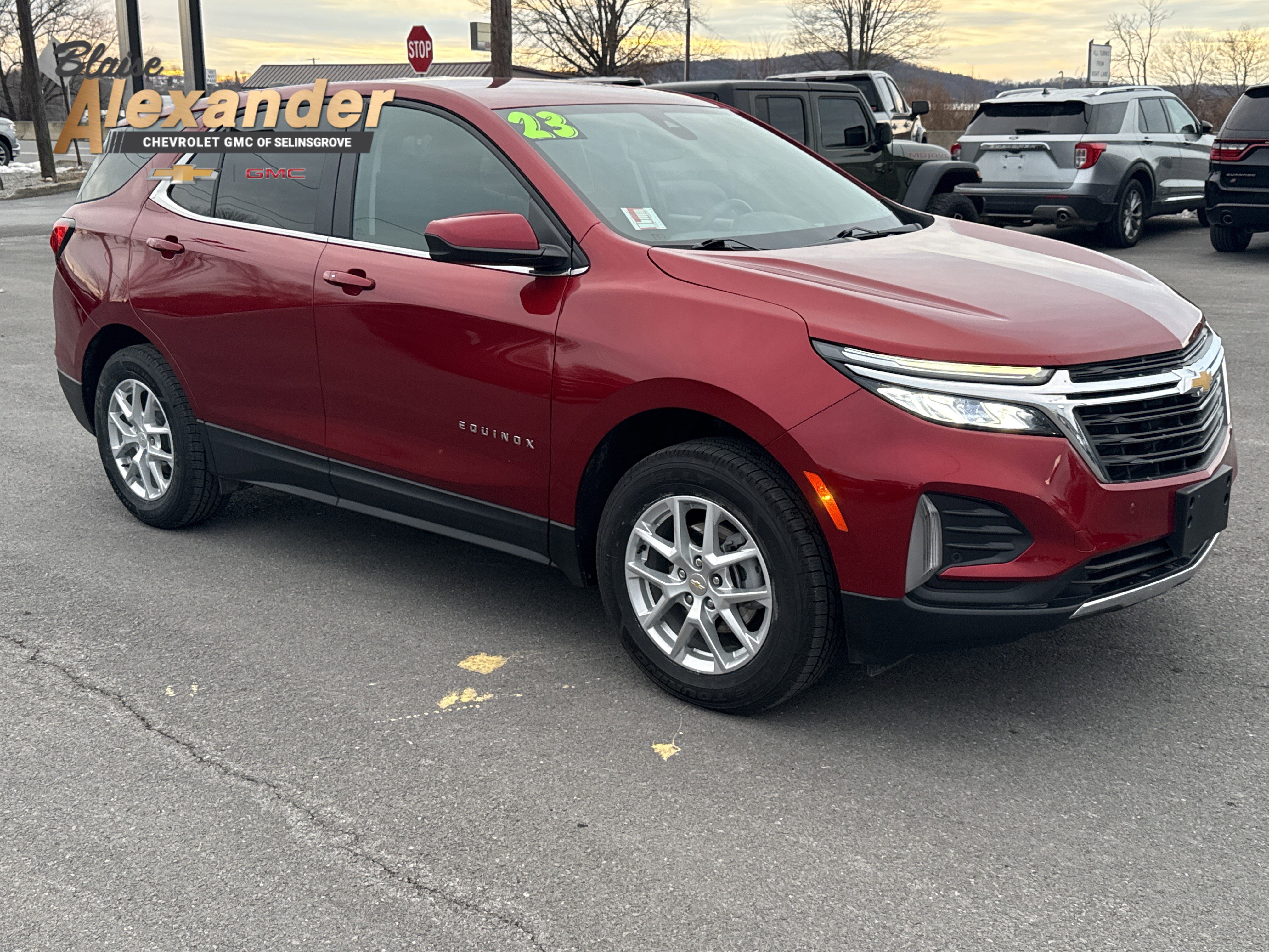 Used 2023 Chevrolet Equinox LT image 1