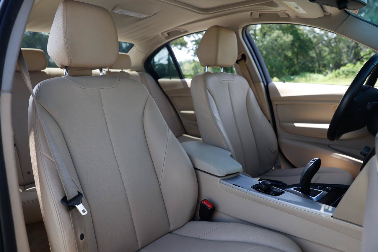 Used 2015 BMW 320i Sedan RWD image 18