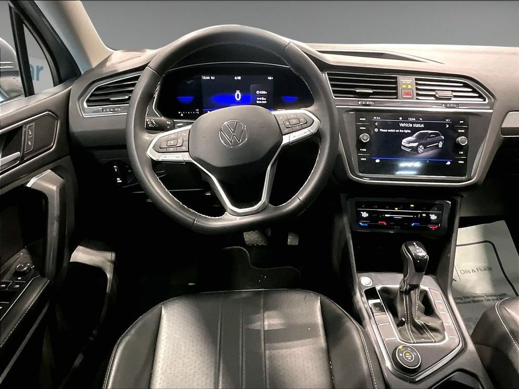 Used 2023 Volkswagen Tiguan SE w/ Panoramic Sunroof Package AWD/4WD image 17