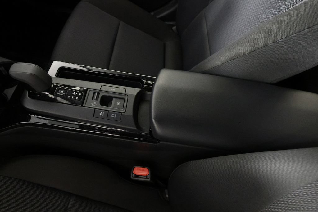 Used 2025 Toyota Prius LE FWD image 29