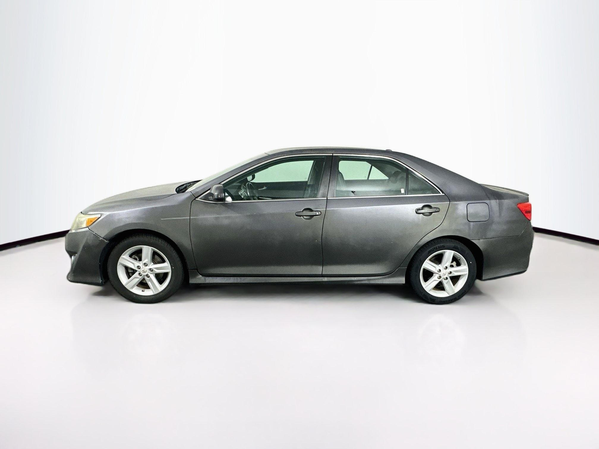 Used 2012 Toyota Camry SE FWD image 4