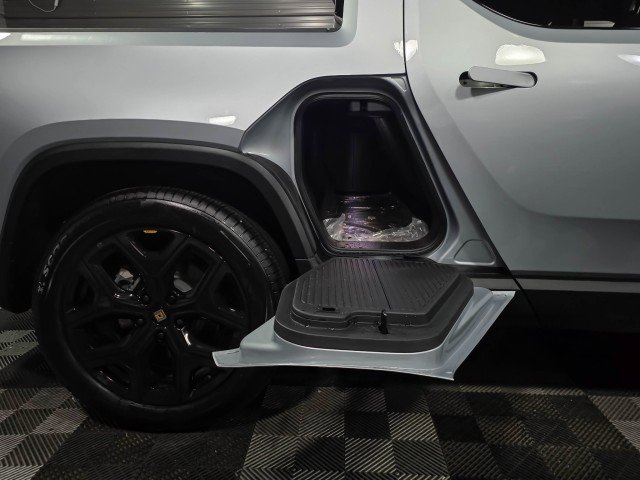 Used 2025 Rivian R1T Adventure image 15