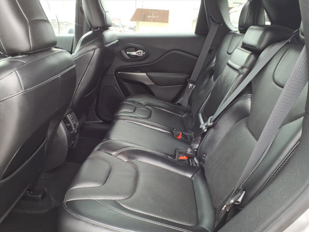 Used 2019 Jeep Cherokee Limited image 4