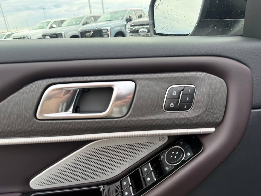 New 2026 Ford Explorer Platinum image 9