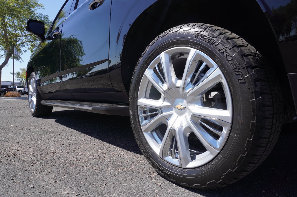 Used 2021 Chevrolet Suburban High Country AWD/4WD image 7