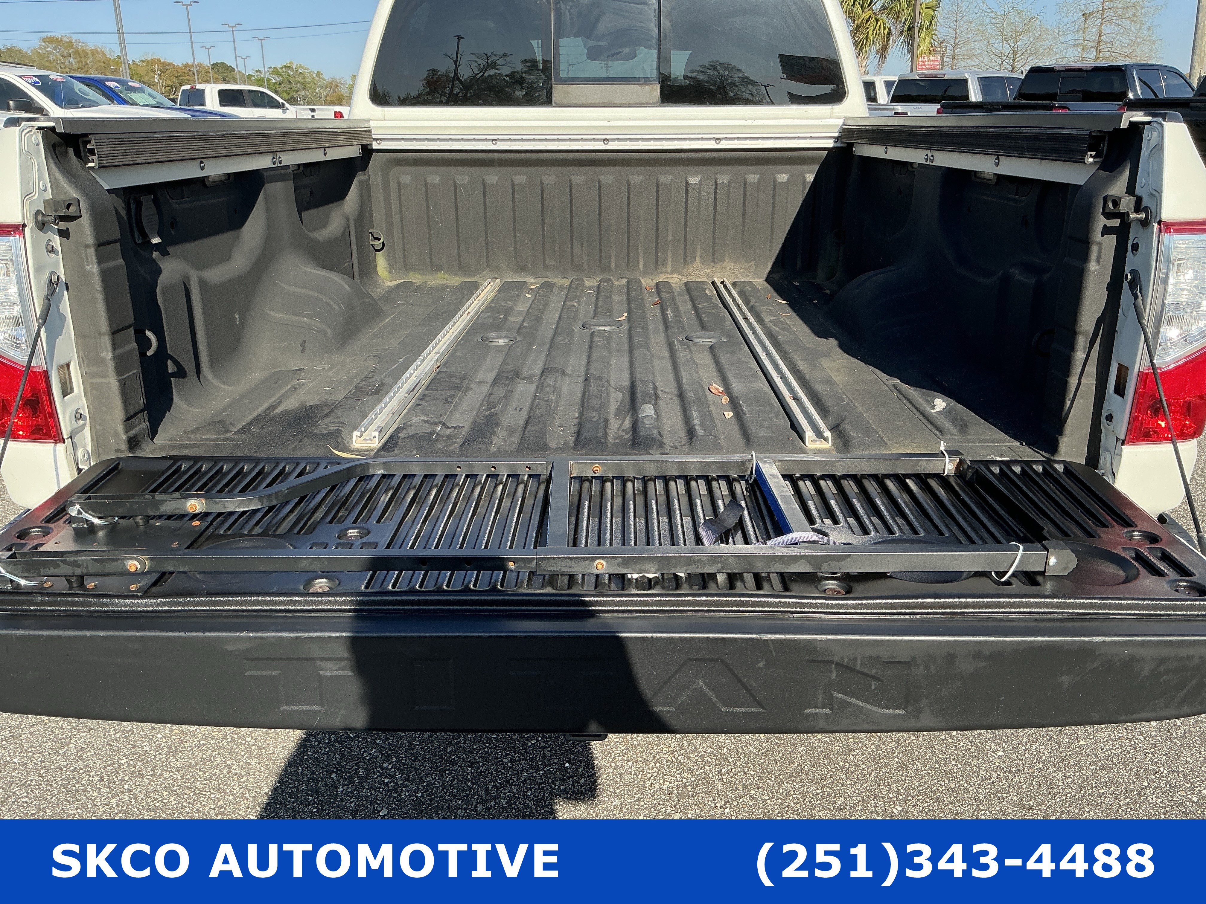 Used 2018 Nissan Titan SL w/ Midnight Edition image 21