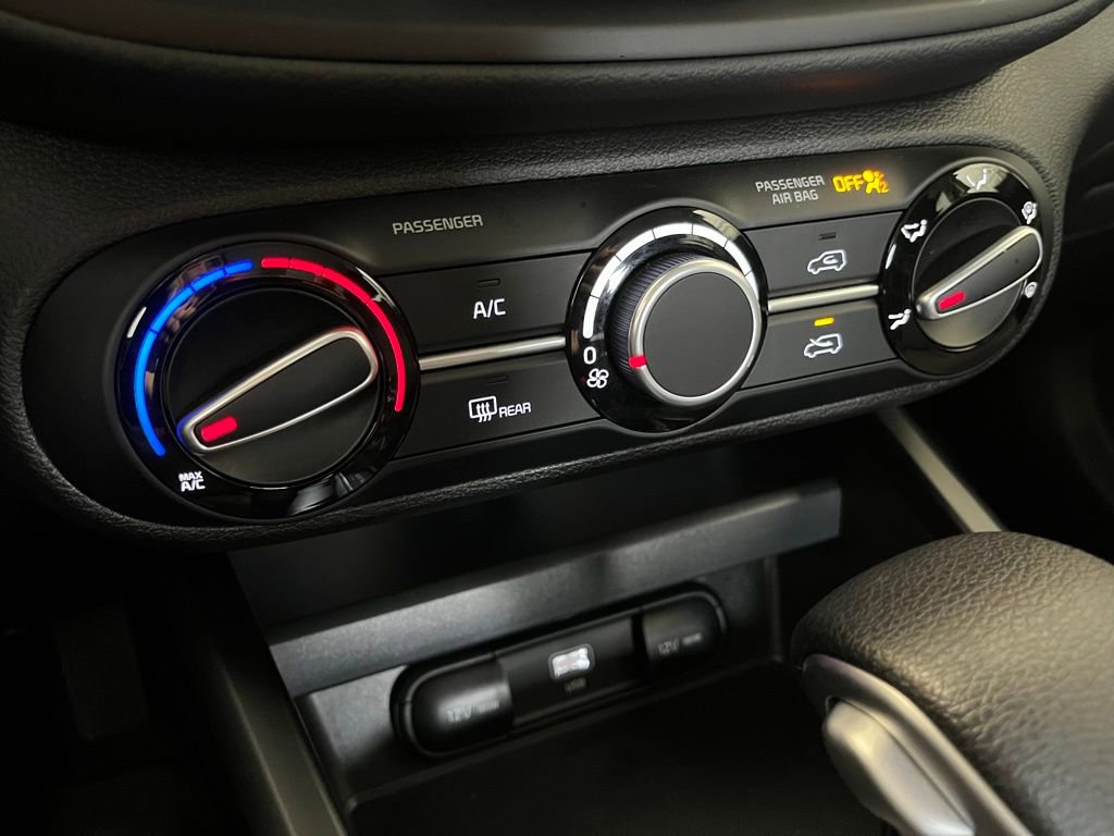 Used 2025 Kia Soul LX w/ LX Technology Package FWD image 23