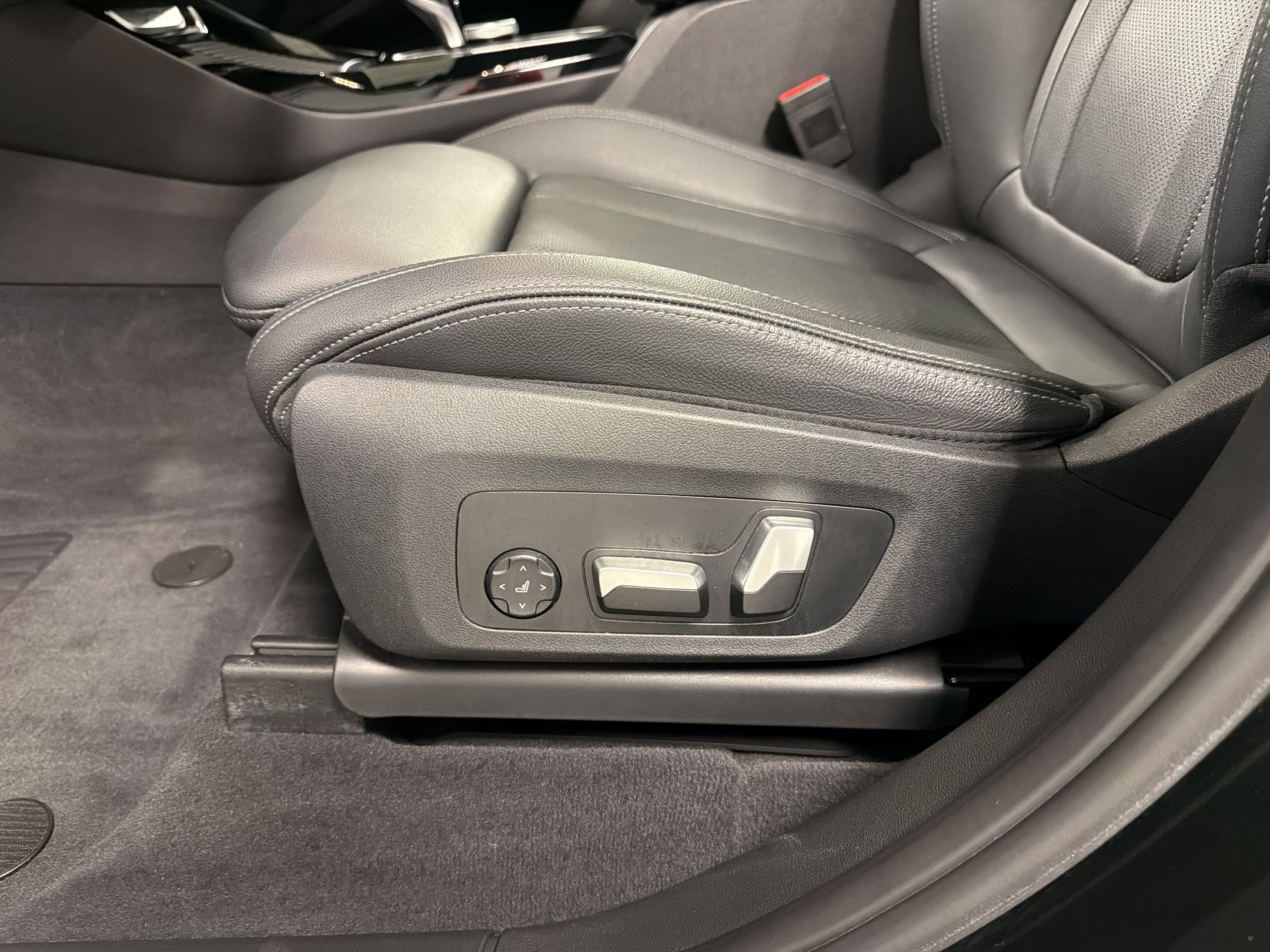 Used 2023 BMW X3 sDrive30i w/ Convenience Package w/ZPA RWD image 15