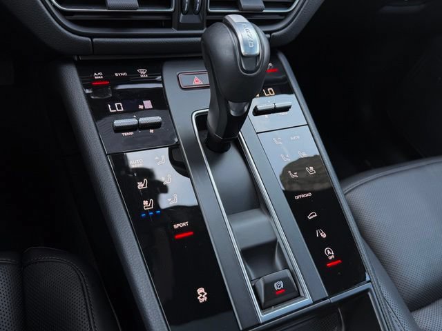 Certified 2026 Porsche Macan AWD/4WD image 32