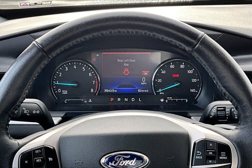 Used 2022 Ford Explorer XLT image 13
