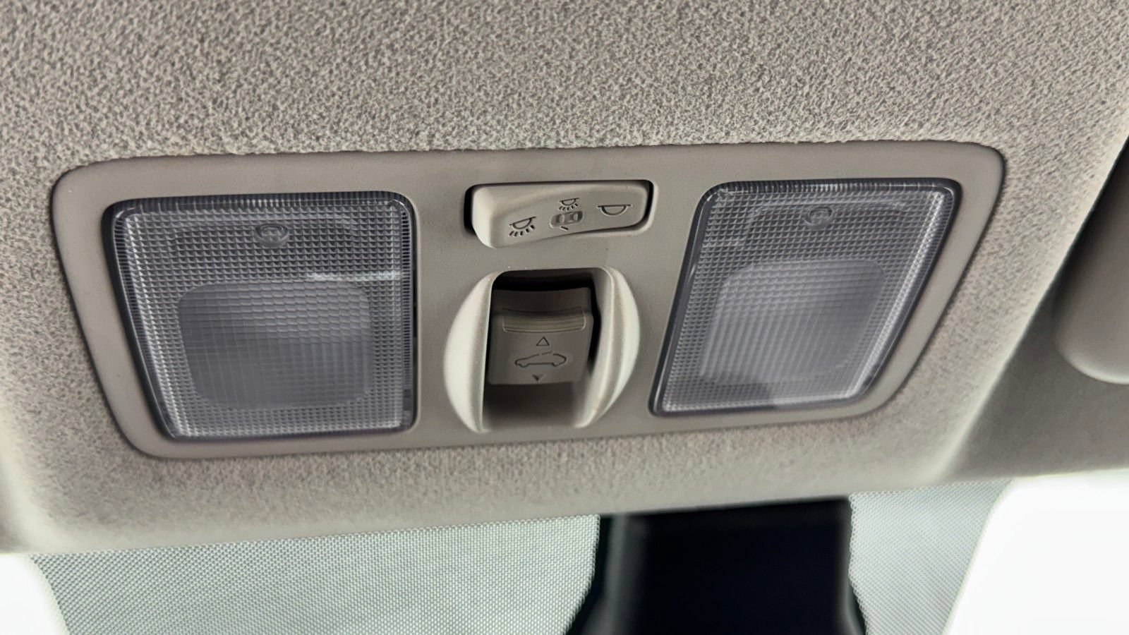 Used 2025 Hyundai Venue SEL FWD image 29