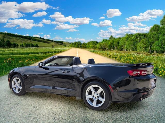 Used 2019 Chevrolet Camaro LT RWD image 4