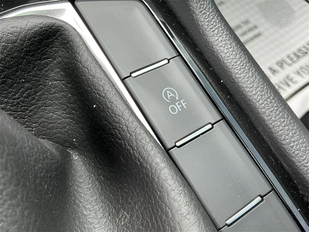 Used 2024 Volkswagen Taos SE w/ Panoramic Sunroof Package image 29