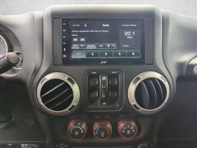 Used 2015 Jeep Wrangler Unlimited Sahara w/ Connectivity Group AWD/4WD image 16