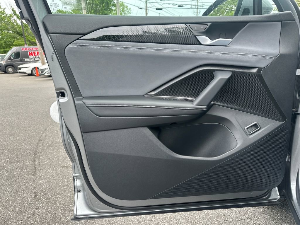 New 2026 Volkswagen Tiguan SE AWD/4WD image 10