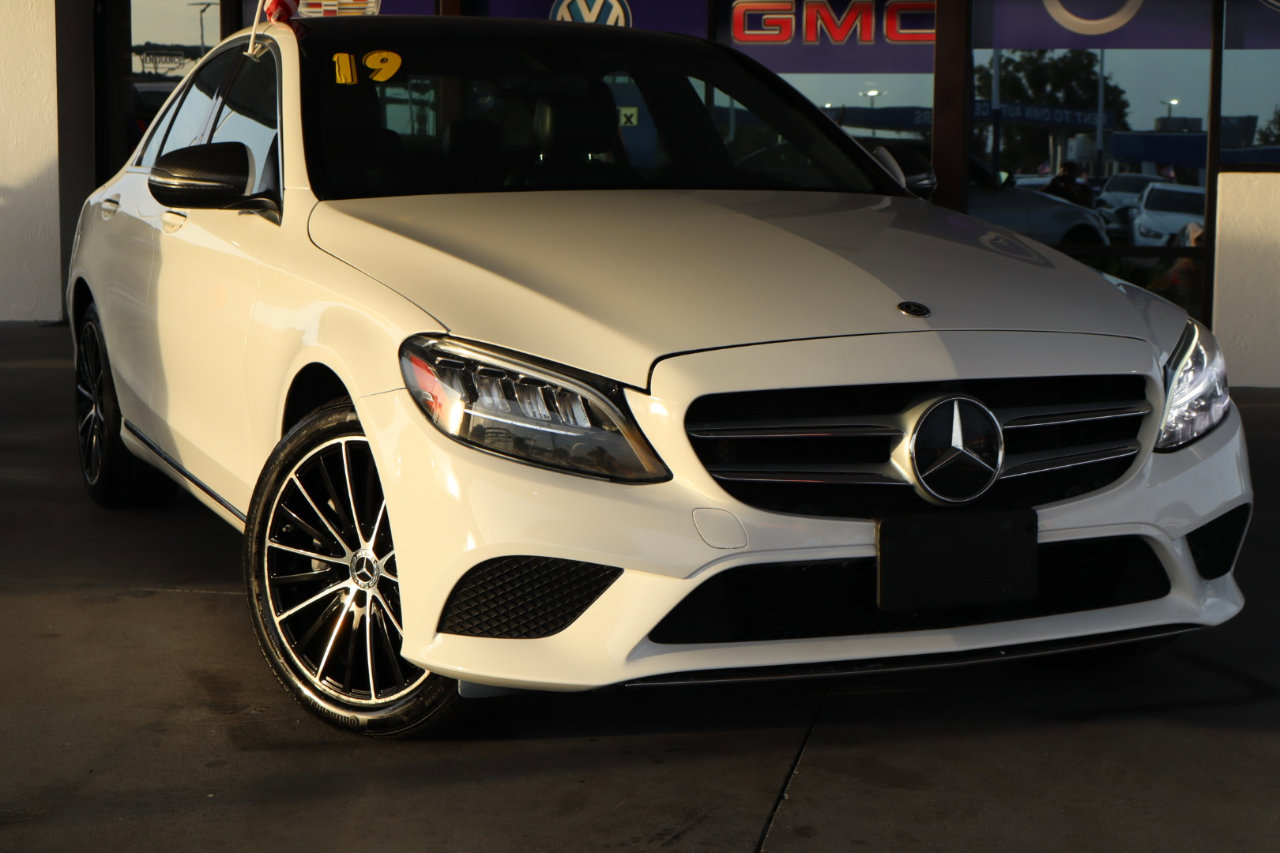 Used 2019 Mercedes-Benz C 300 4MATIC Sedan image 2