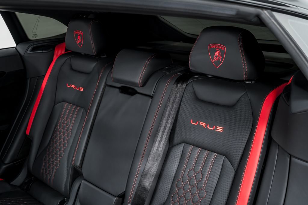 Used 2023 Lamborghini Urus Performante AWD/4WD image 33